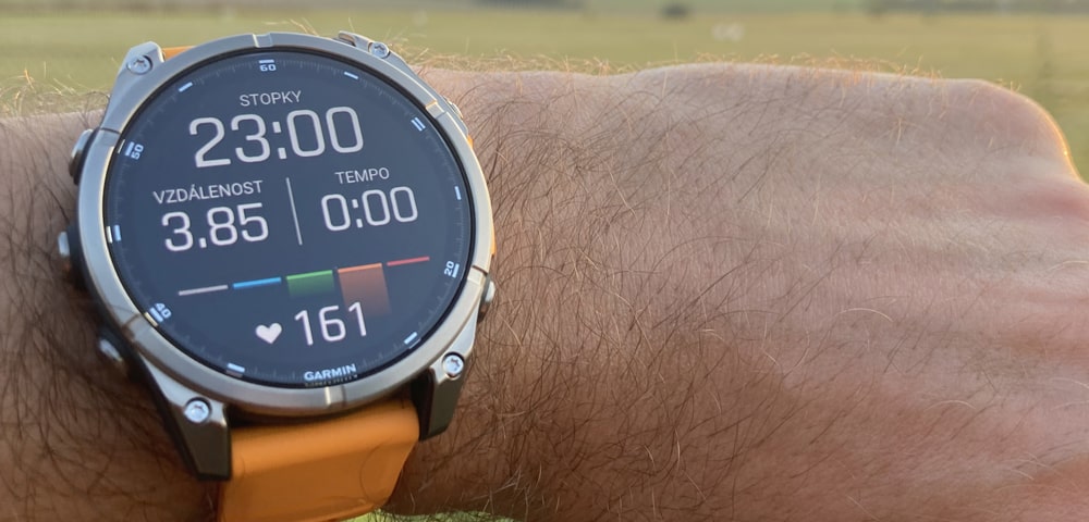 beh s hodinkami fenix8